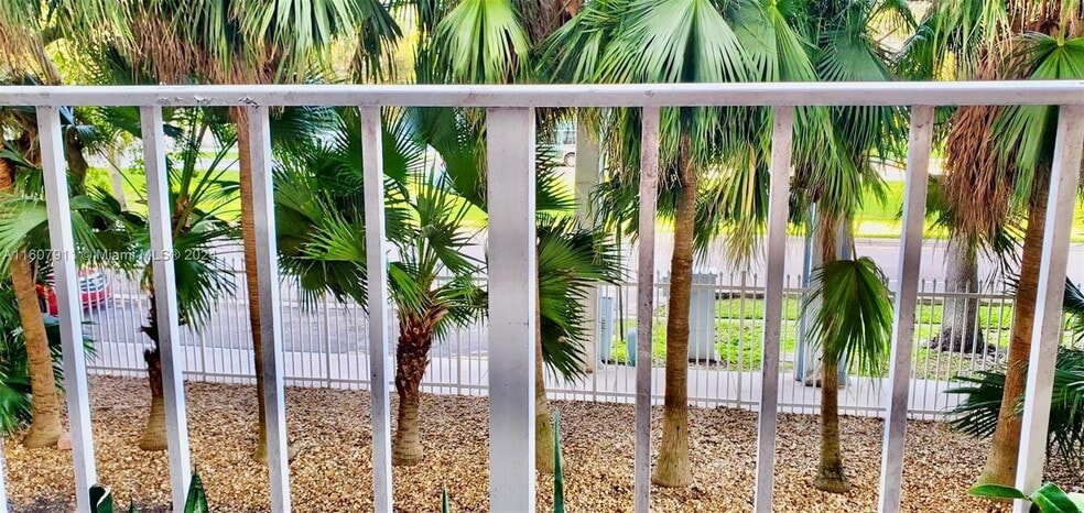 Building Photo - 2350 NE 135th St