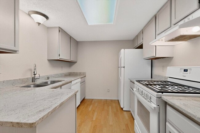 Building Photo - Prospectors Point NE Condo 2 Bedroom, 2 story, 1 1/2 Bath, 1 car garage