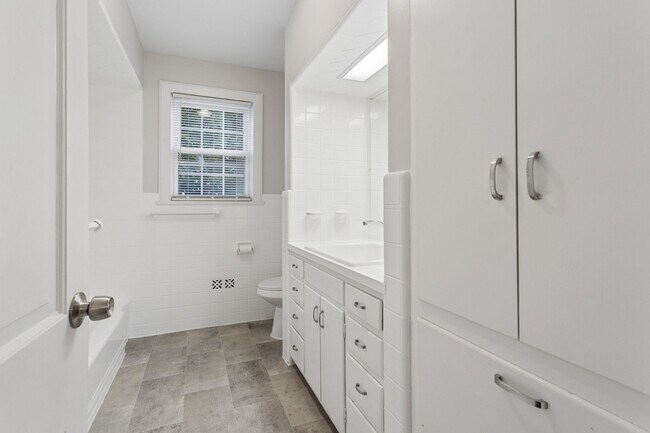 Building Photo - 127 Bell Ave