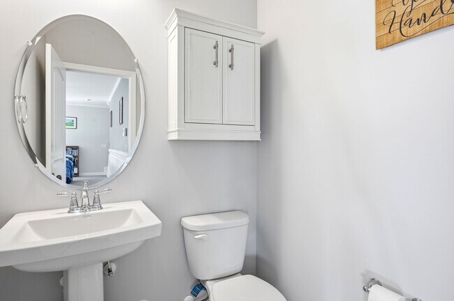 Building Photo - This beautiful - like new, energy efficient home in Grayson Park!