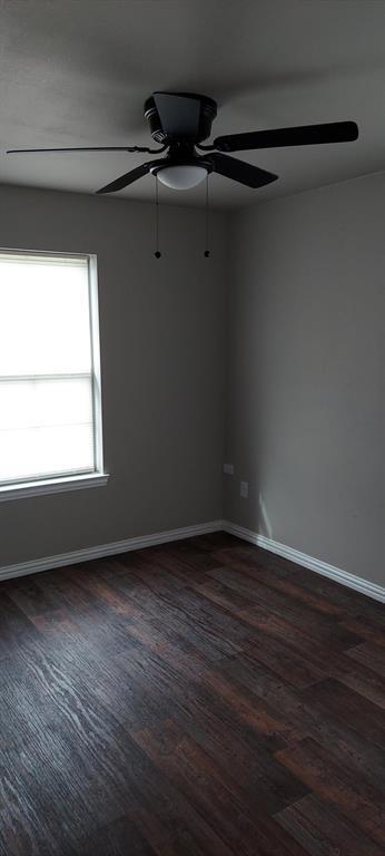 Building Photo - 407 W Criner St