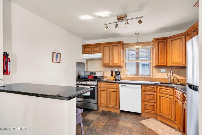 Building Photo - 65 Grand Central Ave