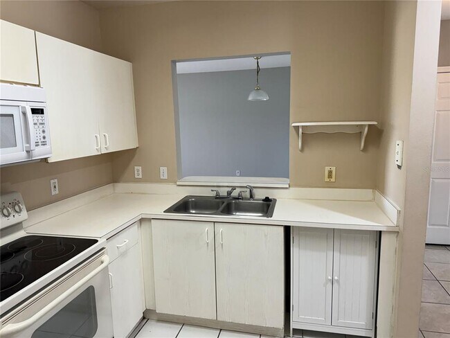 Building Photo - 489 Las Cortes Ln