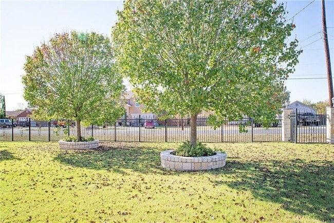 Building Photo - 202 Spring Garden Dr