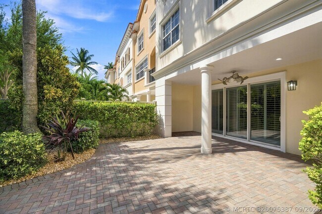 Building Photo - 5550 NE Trieste Terrace