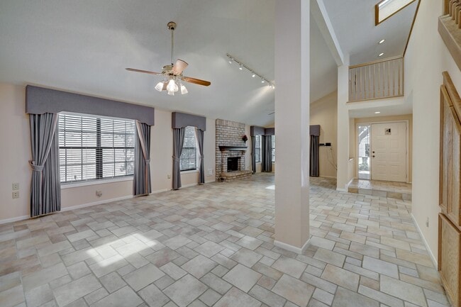 Building Photo - 12811 Ashford Hills Dr