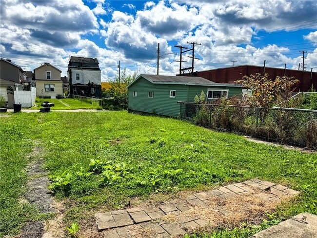 Building Photo - 310 27th St