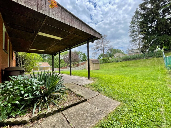 Building Photo - 3914 Evergreen Dr