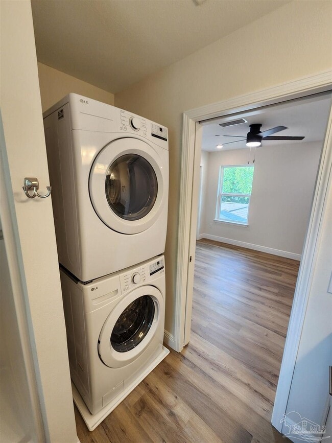 Building Photo - 3305 Bluewater Dr