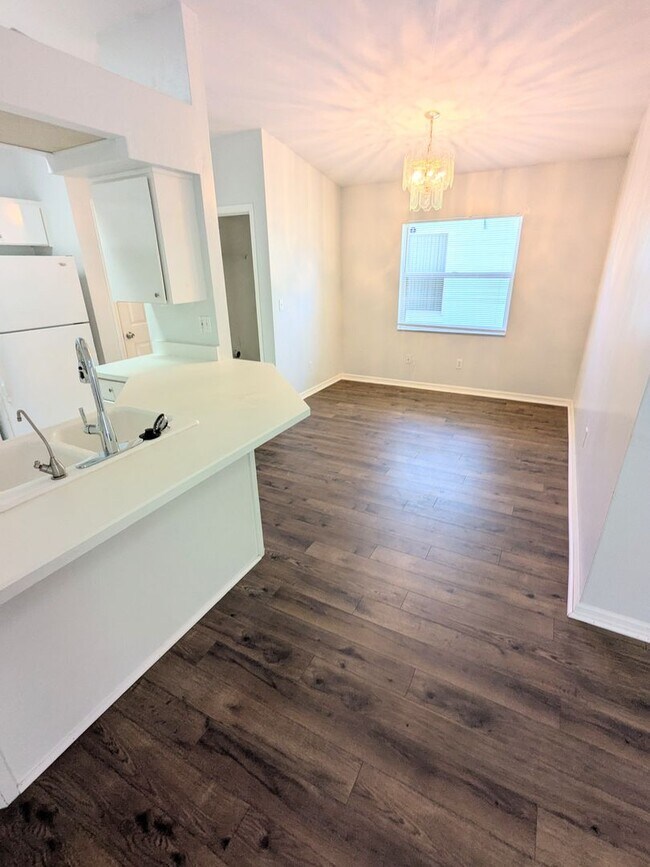 Building Photo - Welcome to Your Next Home in Port Orange!