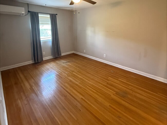 Building Photo - 2623 Vail Ave