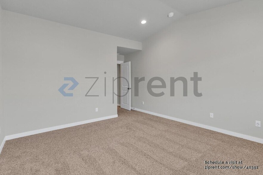 Building Photo - 18304 NE 43rd Pl