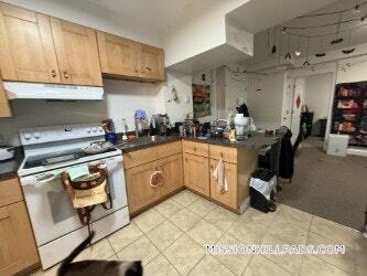 Building Photo - 883 Huntington Ave