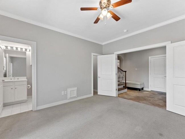 Building Photo - 625 Hartman St