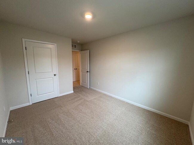 Building Photo - 126 Charing Cross Dr
