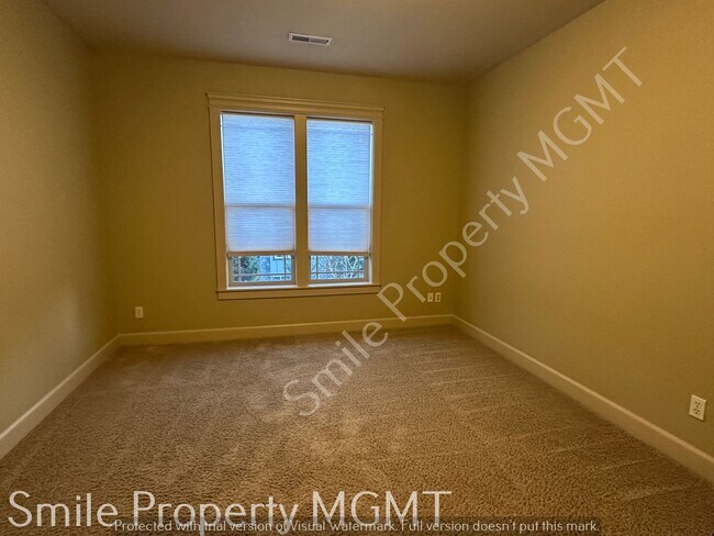 Building Photo - single house