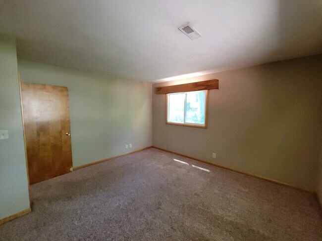 Building Photo - 1103 College St