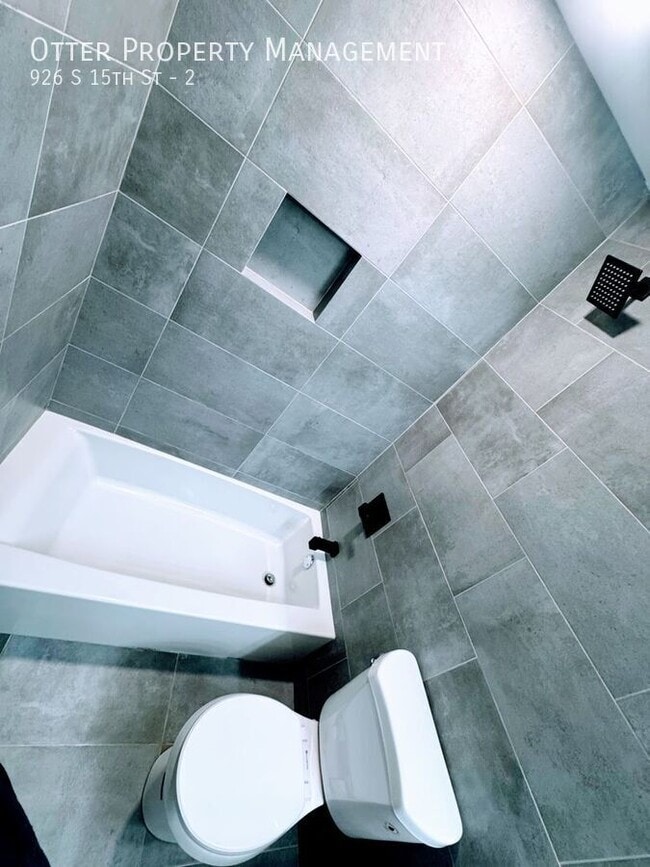 Building Photo - 926 S 15th St