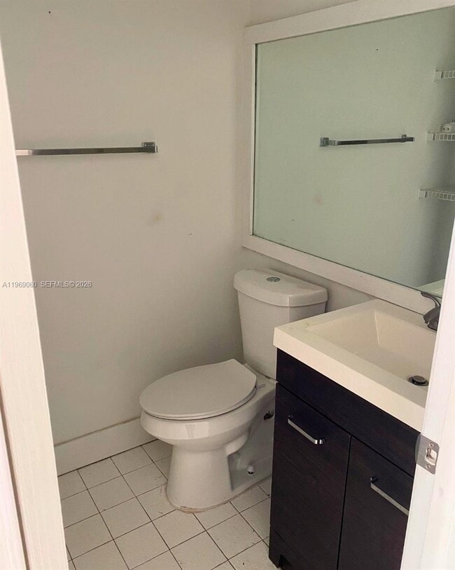 Building Photo - 680 W Park Dr