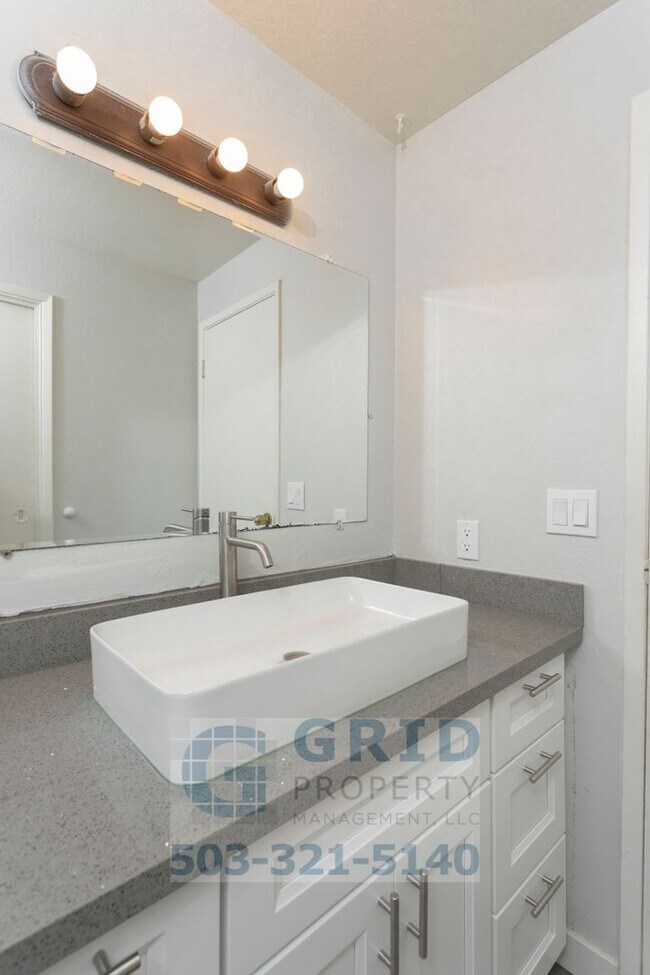 Building Photo - Gorgeous 2BR Home In the Heart of Tualatin!