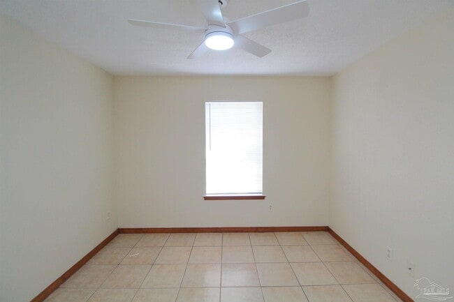 Building Photo - 3355 Green Briar Cir