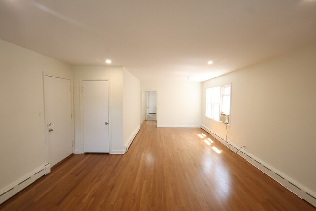Building Photo - 2839 N Austin Ave