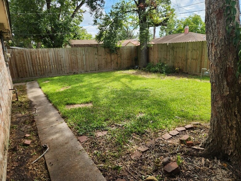 Building Photo - 107 Kelly Ln