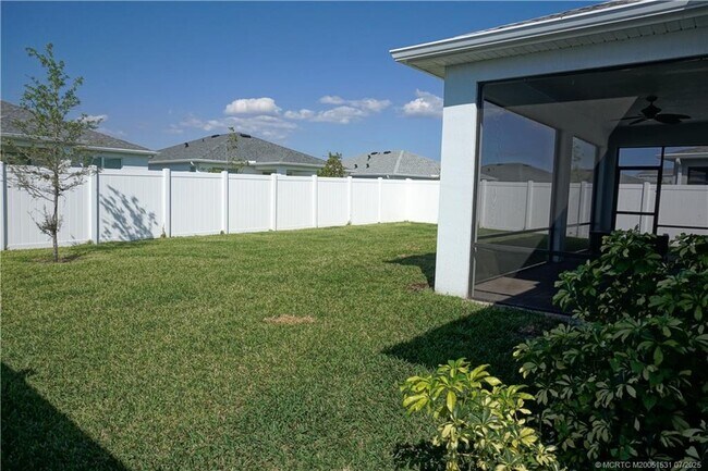 Building Photo - 14135 SW Safi Ter