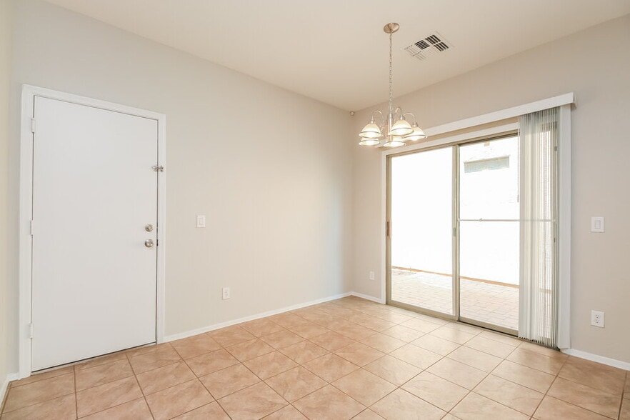 Building Photo - 3884 E Santa Fe Ln