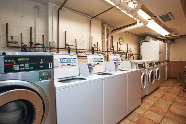 Building Photo - 1339 N Dearborn St