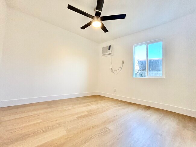 Building Photo - 327 S Ave 59