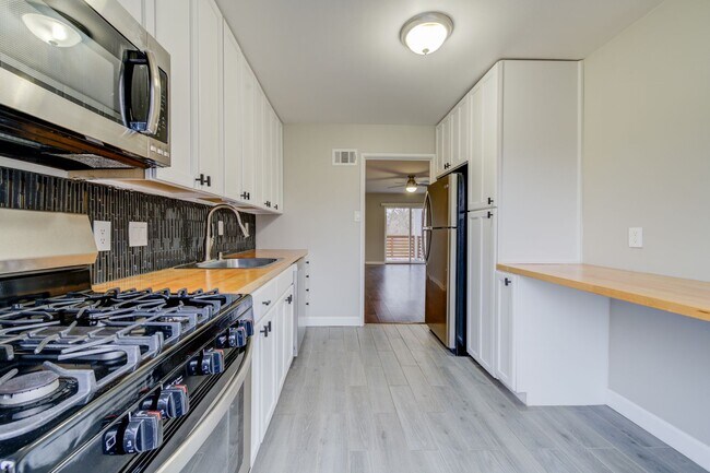 Building Photo - Heartwoods Manor