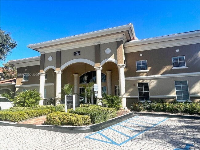 Building Photo - 100 SW 117th Terrace