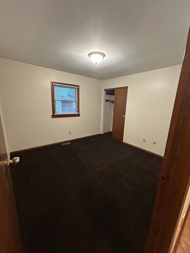 Building Photo - 3 Bedroom 2 Bath Ranch Style Home in Forest Park