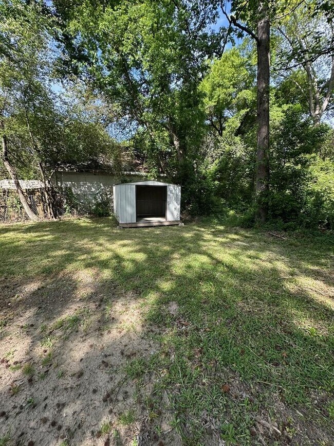 Building Photo - 4135 Forrest Rd