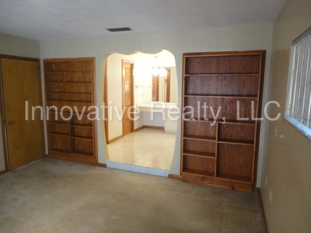Building Photo - 2351 Woodcrest Dr
