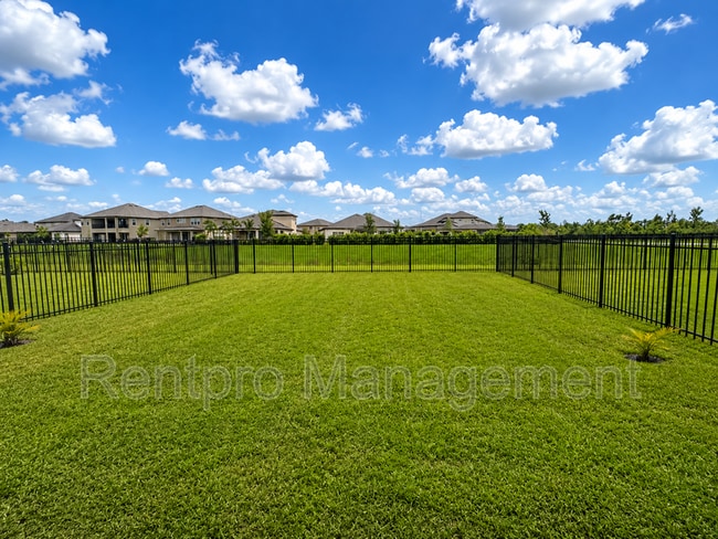 Building Photo - 13029 Oak Hill Way