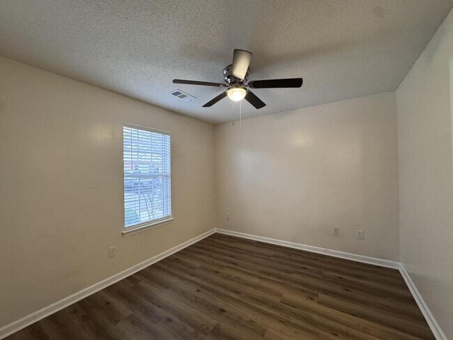 Building Photo - 242 Katelyn Cir