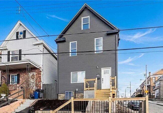 Building Photo - 4 bed 2.5 bath - stunning home, great location, must see.