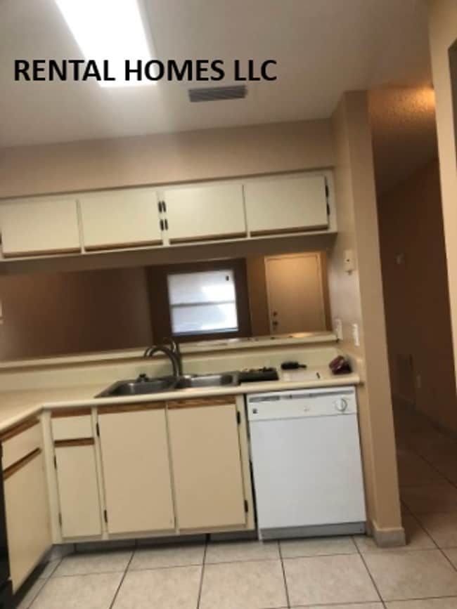 Building Photo - All Tile Throughout the Unit, One Story Pa...