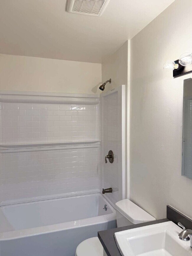 Building Photo - 2BD/1BA Single-Level Home Near Sonoma Plaza | Available Now!