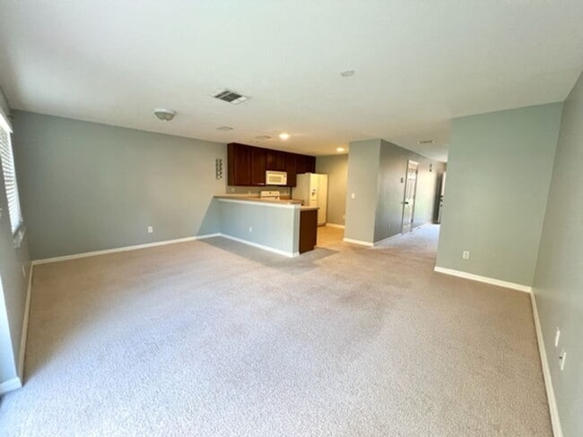 Building Photo - MOVE IN MARCH! Charming 2 Beds 2.5 Bath Townhome! 2 MASTER SUITES! Attached one car garage!! Extr...