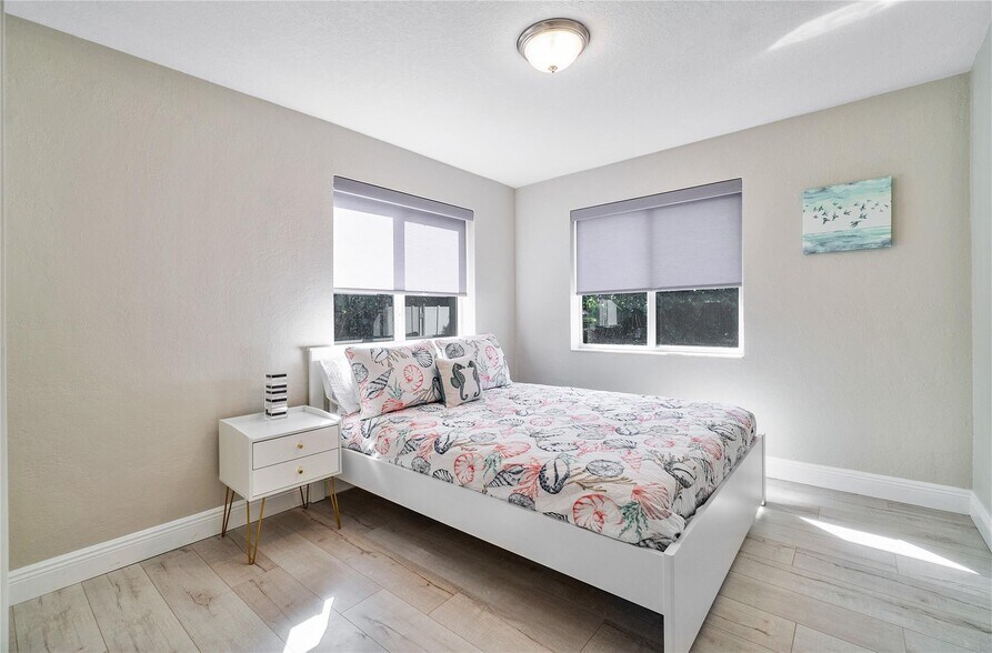 Building Photo - 1634 NE 3rd Ave