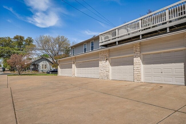 Building Photo - 641 W 31st 1/2 St