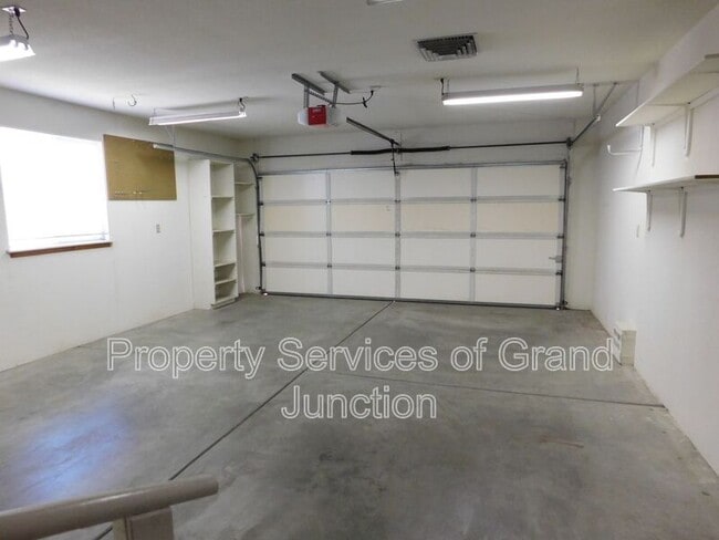 Building Photo - 13 Madeira Ct