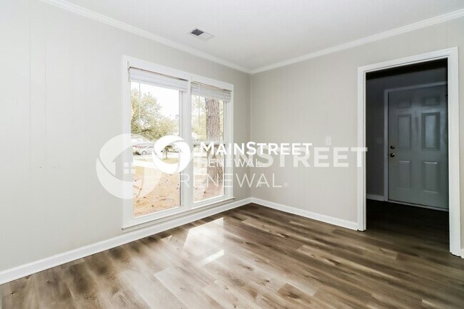 Building Photo - 3 Bedroom Pet-Friendly Home in Charlotte, NC with Main Street Renewal
