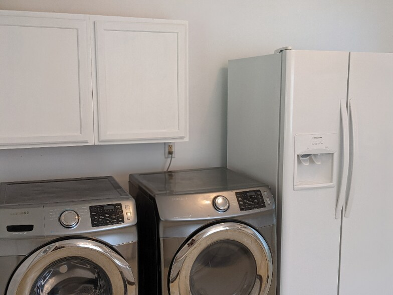 Building Photo - 1001 E Main St