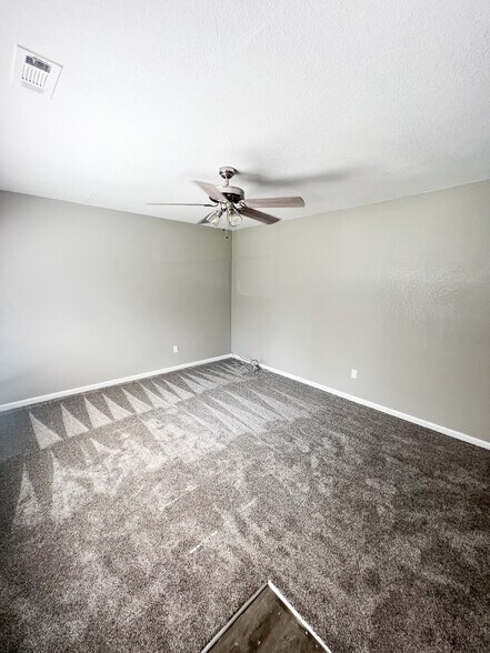 Building Photo - 6021 Camellia Dr