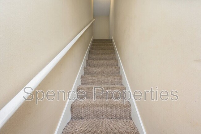Building Photo - 4863 Kensington Ln