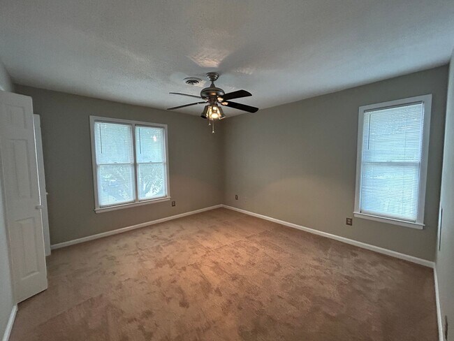 Building Photo - Charming 2BR Condo – Move-In Ready!